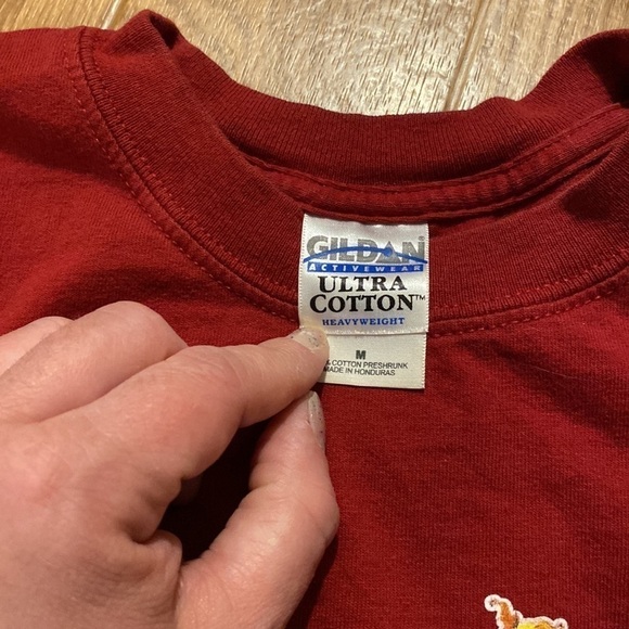 GILDAN Activewear Women’s Elton John Burgundy Short  Sleeve Shirt (Size Medium) - Picture 5 of 8